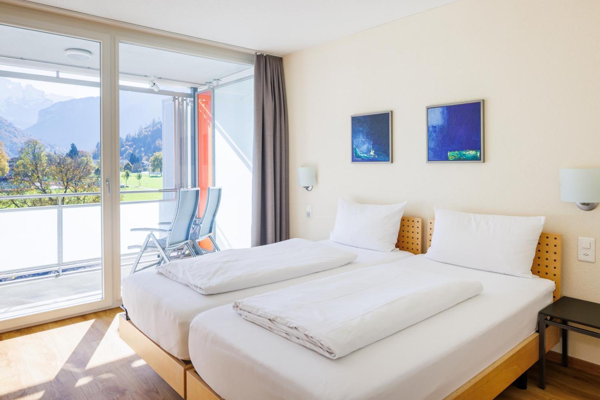 One-Bedroom Apartment with Mountain View